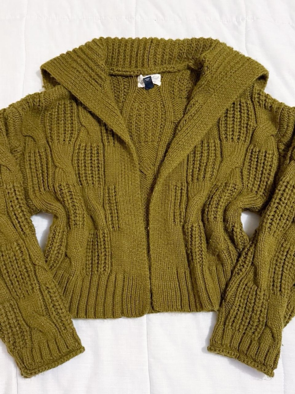 Universal thread green cable knit cropped cardigan